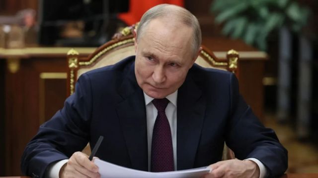 Putin, "Modern Rus tarihinde ilk kez" 2050'ye kadar sürecek bir deniz stratejisini onaylıyor.